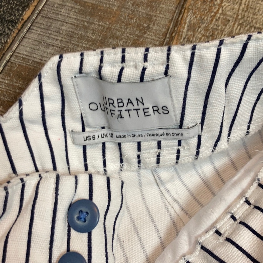 Urban Outfitters pinstriped flared/cropped pants. - Picture 5 of 5